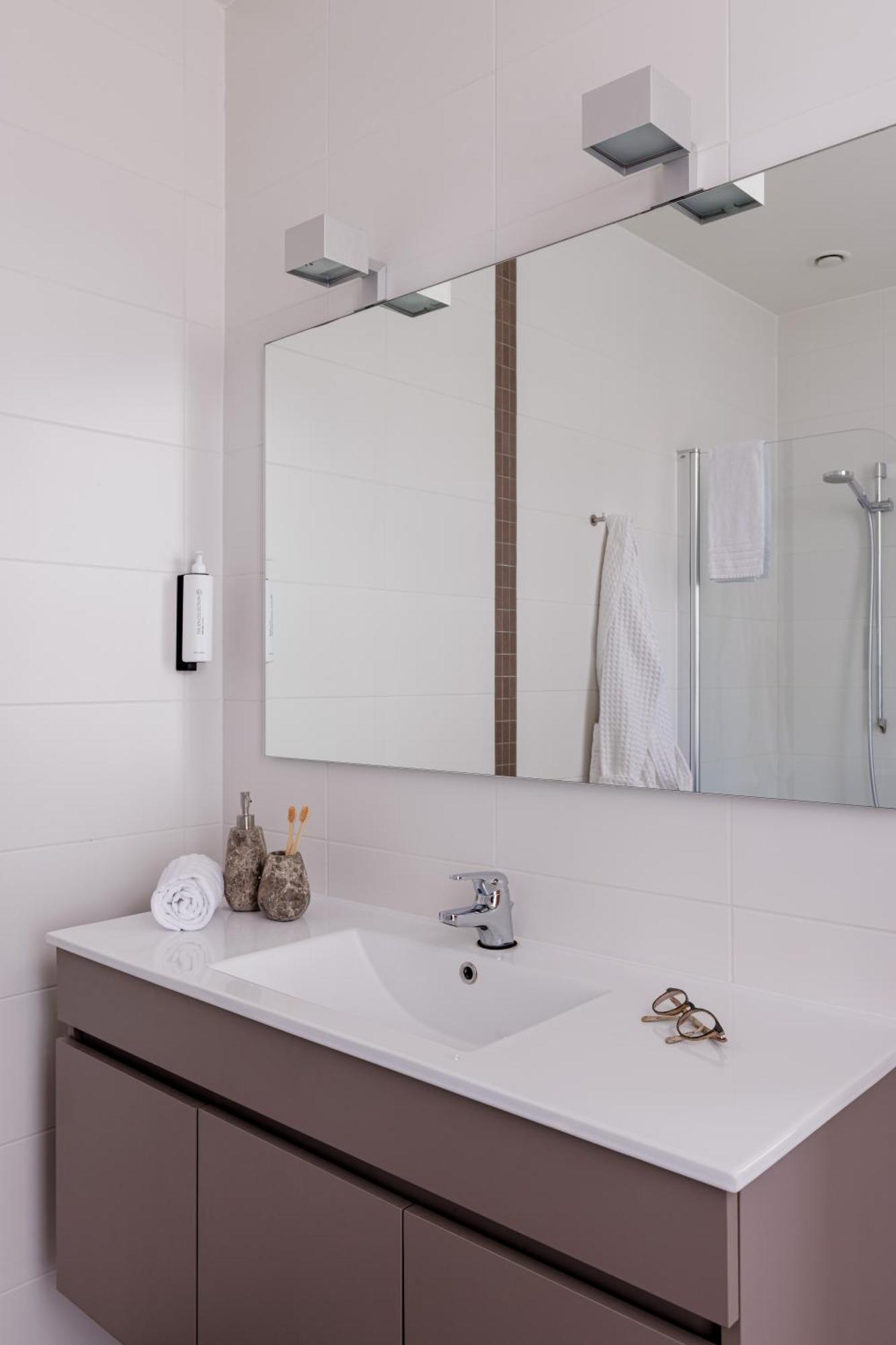 Hotel Corner House By Wp Hotels บลังเคนเบอร์เก ภายนอก รูปภาพ